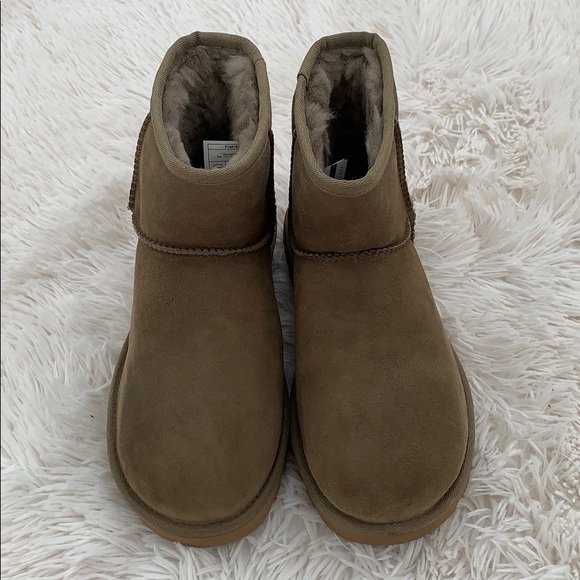 UGG classic mini 2 genuine shearling lined boots - Picture 3 of 8